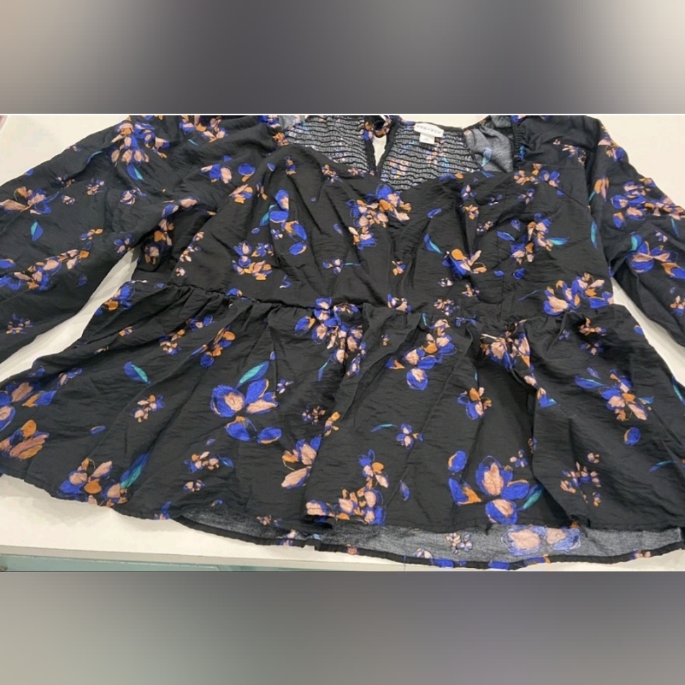 Ava & Viv Black Floral Top
